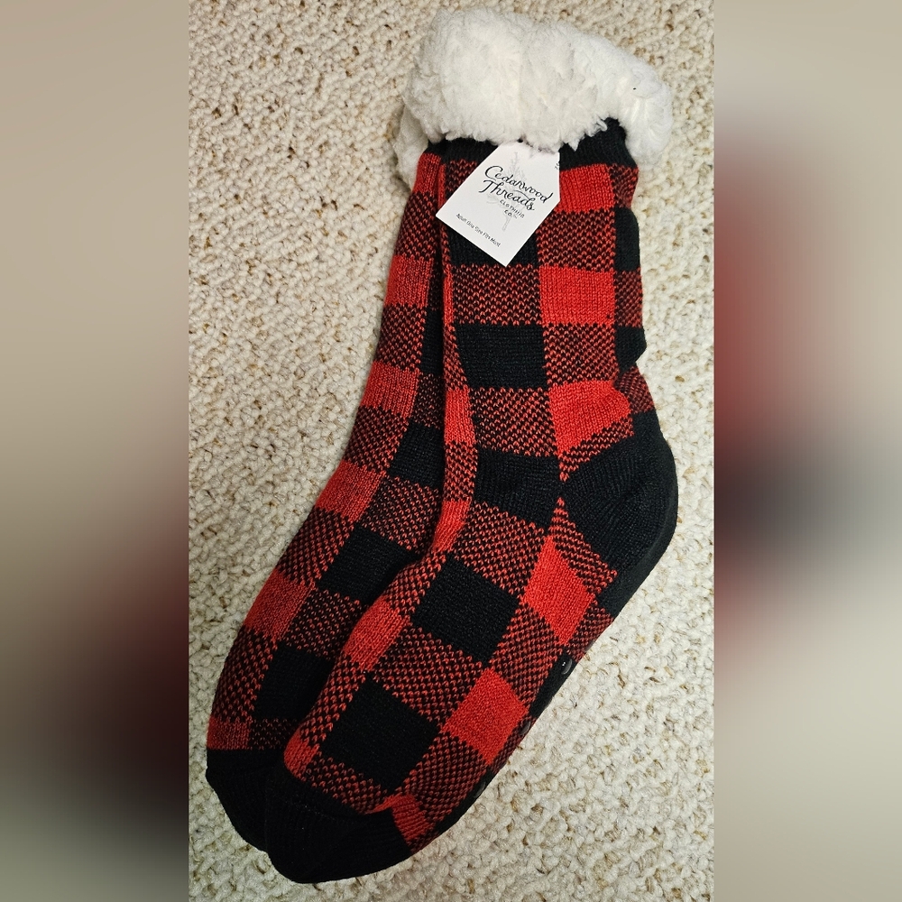 ☆NWT☆  Cedarwood Threads  •  Sherpa-Lined Slipper Socks with Grip Tread, No Size